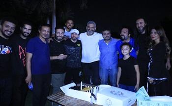  هانى عادل يحتفل بعيد ميلاده مع أسرة «الغراب» 