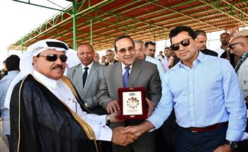 وزير الرياضة ومحافظ شمال سيناء يشهدان ختام بطولة العريش للهجن (صور)