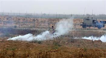 الاحتلال الإسرائيلي يطلق قنابل الغاز صوب المزارعين وأراضيهم شرق غزة