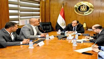 وزير التجارة يلتقي ممثلي أول شركة مصرية متخصصة في تحويل المركبات للعمل بالطاقة الكهربائية