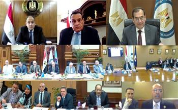 وزير التجارة والصناعة يشيد بإنتاج شركة البتروكيماويات المصرية 