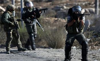 فلسطين: إصابات بالاختناق خلال مواجهات مع الاحتلال الإسرائيلي في بلدة بيت أمر