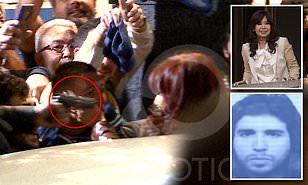 لحظة صادمة.. رجل يشهر مسدسه في وجه نائبة رئيس الأرجنتين (فيديو)