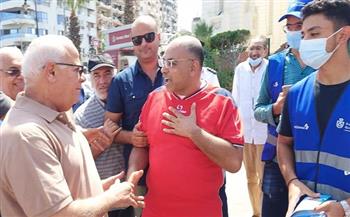 محافظ بورسعيد يلتقي مواطنين ومشاركين ببطولة الشركات