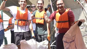 بنك القاهرة ينظم يوما تطوعيا لتنظيف مياه النيل بالقناطر الخيرية