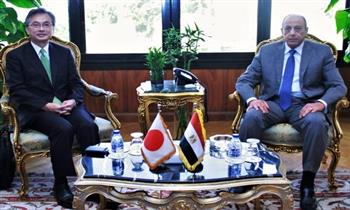وزير الطيران يبحث مع سفير اليابان تعزيز التعاون في مجال النقل الجوي