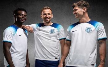 منتخب إنجلترا يكشف عن قميصه استعدادًا لكأس العالم