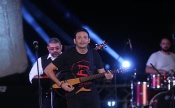 مصطفى قمر يحتفل بعيد ميلاده في مهرجان رشيد للموسيقى والغناء 