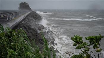 خبراء الأرصاد الجوية يحذرون من إعصار جديد يهدد اليابان