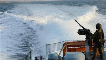 زوارق الاحتلال الاسرائيلي تحاصر 3 قوارب صيد في بحر رفح