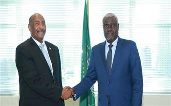 رئيس مجلس السيادة بالسودان يلتقي رئيس مفوضية الاتحاد الأفريقي