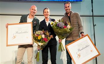 أريين روبن وفان بيرسي يحصلان على جائزة الفروسية الوطنية من الاتحاد الهولندي
