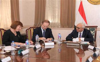 «حجازي» يبحث مع السفير البريطاني بالقاهرة التعاون المشترك في تطوير التعليم