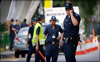 سنغافورة: اعتقال شخص ادعى أن بحوزته قنبلة على متن طائرة قادمة من سان فرانسيسكو