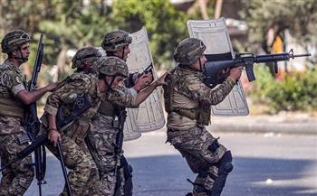 الجيش اللبناني يلقي القبض على 13 شخصا ويضبط أسلحة وذخائر بعكار