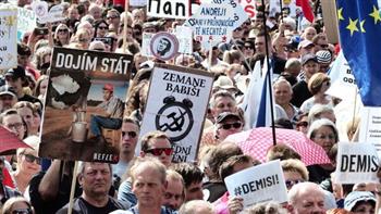 تظاهرات حاشدة في براج ضد الحكومة والناتو والاتحاد الاوروبى