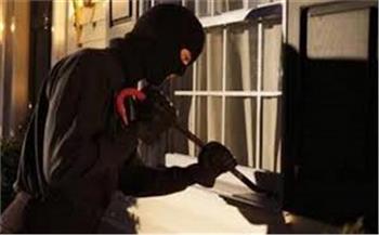 ضبط عنصر إجرامي تخصص في سرقة المساكن بالقاهرة