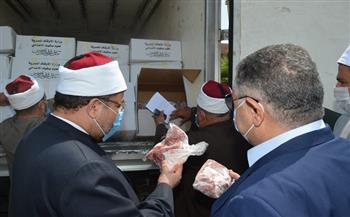 وزير الأوقاف ومحافظ البحر الأحمر يتفقدان توزيع طني لحوم من صكوك الأضاحي والإطعام
