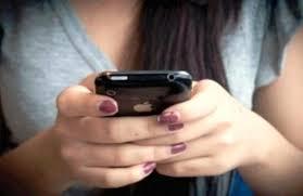 صدق أو لا تصدق الموبيل قد يصيبك بالشيخوخة!!