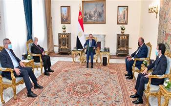 الرئيس السيسي يتسلم دعوة من نظيره الجزائري للمشاركة في القمة العربية 