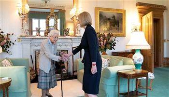 الملكة إليزابيث الثانية تعين ليز تراس رئيسة لوزراء بريطانيا