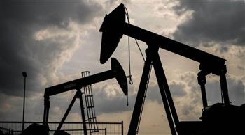 النفط ينخفض مع تجدد المخاوف من ركود اقتصادي عالمي