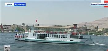 الرئيس السيسي يشهد عرضًا بحريًا لتدشين عدد من الوحدات البحرية بقناة السويس (فيديو)