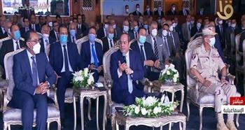 الرئيس السيسي للمصريين: «لازم تفضل حاطط كتفك في ضهر بلدك»