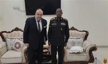 سفير مصر بالسودان يبحث مع الأمين العام لمجلس السيادة تعزيز العلاقات بين البلدين