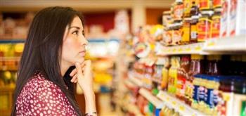 كيف نختار منتجاتنا الغذائية الصحية عند التسوق؟.. خبراء تغذية يجيبون