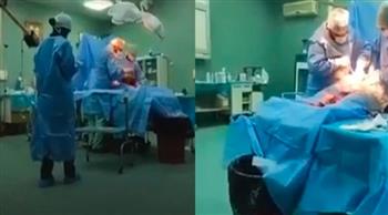 أطباء يبثون عملية ولادة قيصرية مباشرة عبر فيس بوك بليبيا «فيديو»