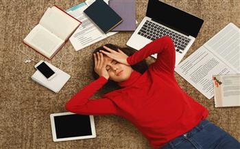 8 نصائح للطلاب لتقليل التوتر والضغوط ليلة الامتحان (فيديو)
