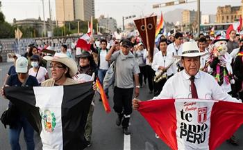 بيرو: مسيرة حاشدة في العاصمة ليما للمطالبة بتنحي رئيسة البلاد