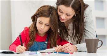 للأمهات في فترة الامتحانات.. نصائح هامة لمساعدة الطلاب في مراجعة المواد الدراسية