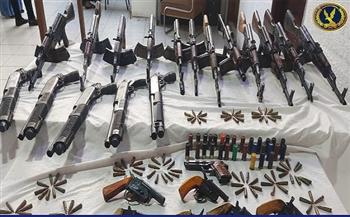 ضبط 24 سلاحا ناريا و4 قضايا مخدرات خلال حملة أمنية بأسيوط