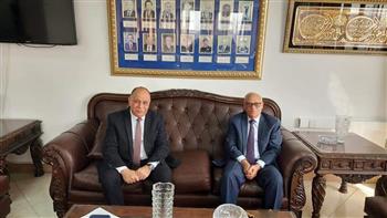 محافظ بورسعيد يهنئ نائب رئيس الهيئة الاقتصادية لقناة السويس بمناسبة تجديد الثقة
