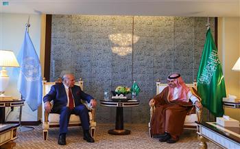 وزير الخارجية السعودي يلتقي وزير خارجية العراق في دافوس