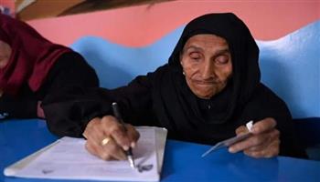 بعد حصولها على شهادة محو الأمية في عمر الـ87.. «التضامن»: الحاجة زبيدة مصدر للإلهام