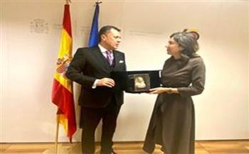 وزير السياحة يلتقي نظيرته الإسبانية خلال مشاركته في «FITUR 2023» لبحث سبل التعاون