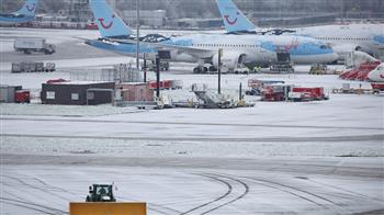 مطار مانشستر البريطاني يغلق مدرجيه مؤقتا بسبب الثلوج