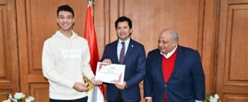 وزير الرياضة يلتقى أبطال مصر في رياضة الإسكواش بحضور رئيس الاتحاد