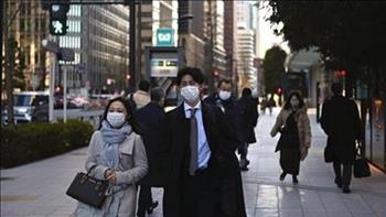رئيس وزراء اليابان يوجه بدراسة الخطوات نحو خفض تصنيف (كوفيد-19) إلى فئة الإنفلونزا