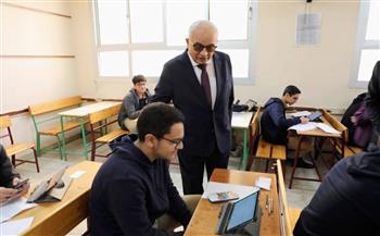 وزير التعليم يتفقد سير امتحانات الشهادة الإعدادية بمدرسة مجدي يعقوب 