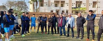 رئيس المقاولون العرب يحفز اللاعبين قبل مواجهة الداخلية