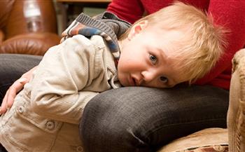 أخصائية نفسية توضح أسباب الخجل الاجتماعي عند الطفل وطرق علاجه