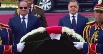 الرئيس السيسي يضع إكليلا من الزهور على قبر الجندي المجهول بأكاديمية الشرطة