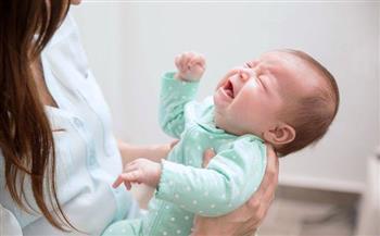 7 أسباب لبكاء طفلك في شهوره الأولى
