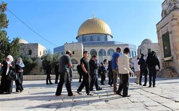 عشرات المستوطنين و شرطة الاحتلال يقتحمون المسجد الأقصى و مصلى المرواني