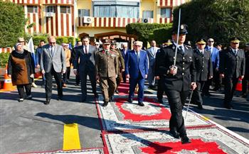 محافظ بورسعيد يزور قوات الأمن ويقدم التهنئة لضباط وجنود وأفراد الشرطة