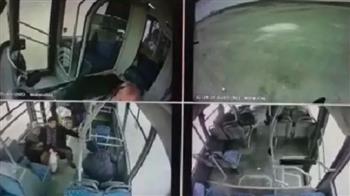 لحظات مرعبة لركاب سقطت بهم الحافلة في بحيرة بتركيا «فيديو»